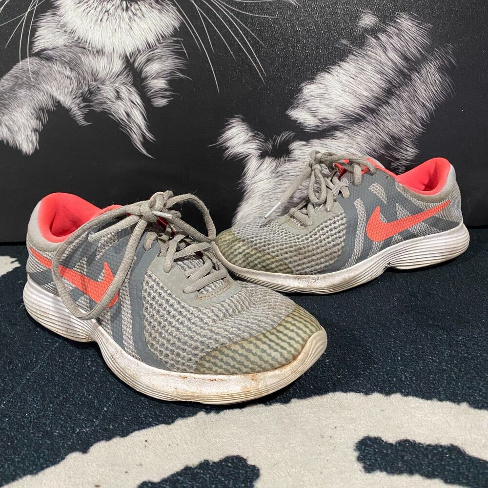 Nike Revolution 4 GS 943306-003 Athletic Sneaker Boys 5 Gray Mesh Sports Running